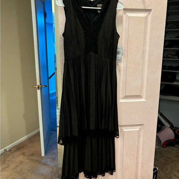 Taylor tiered dress size 6 nwt - Picture 5 of 5